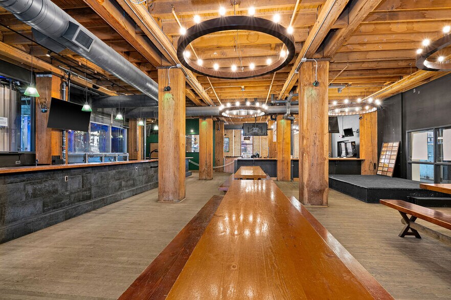 More Photos Of 325 S Lake Ave, Duluth Hotel For Lease