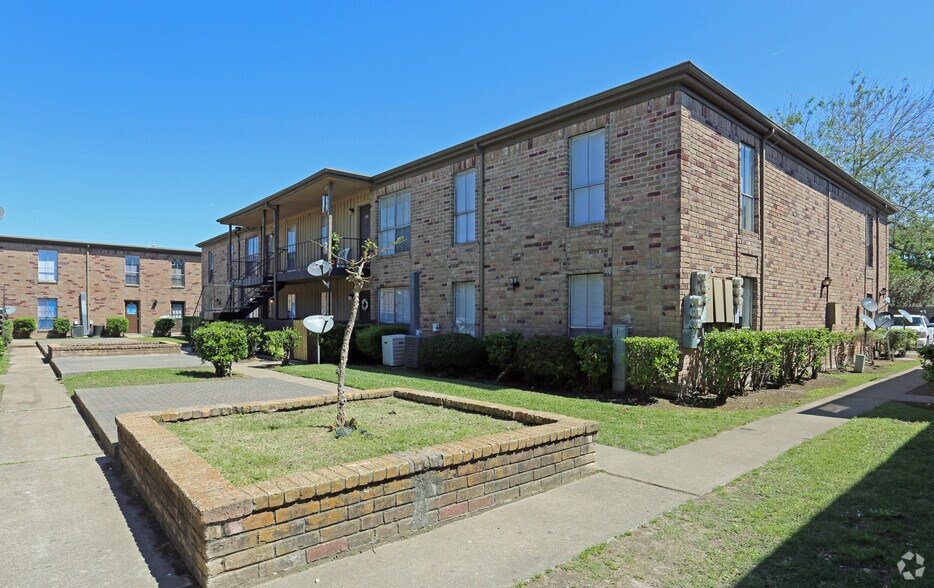 More Photos Of 10000 Hammerly Blvd, Houston Apartments For Sale