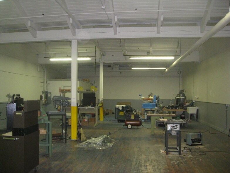 More Photos Of 850 St Paul St, Rochester Warehouse For Lease