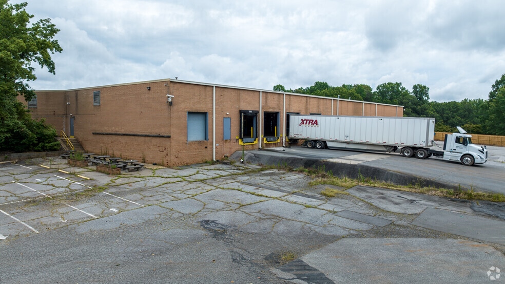 More Photos Of 615 Industrial Ave, Salisbury Warehouse For Lease