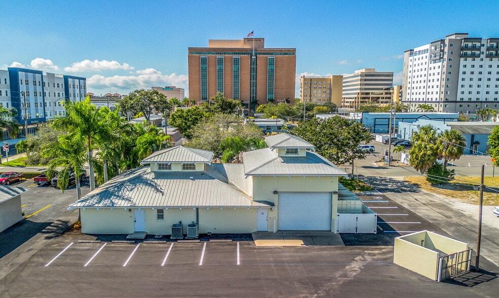 More Photos Of 525 8th St W, Bradenton Office For Sale