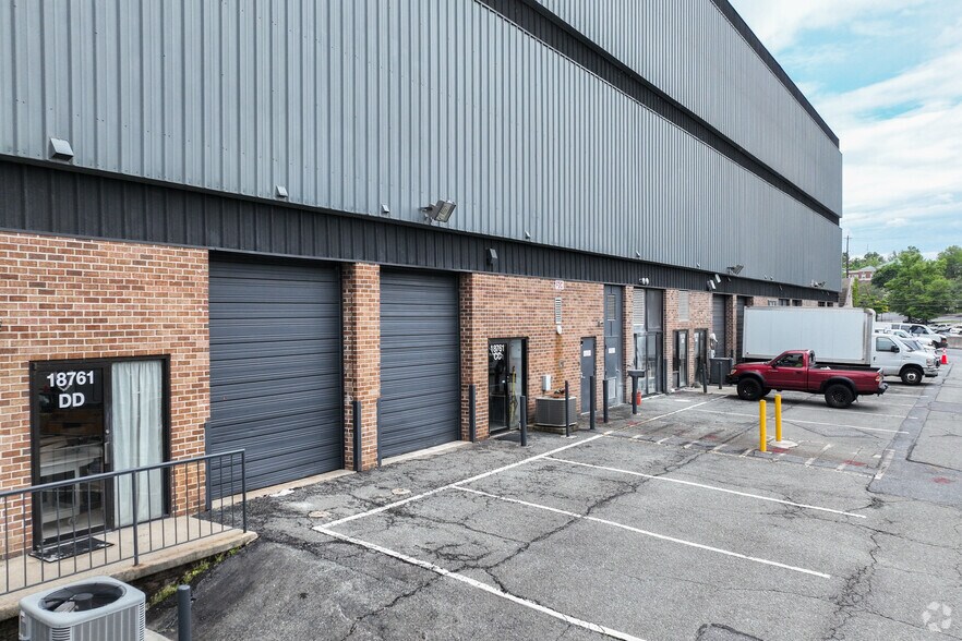 More Photos Of 18761 N Frederick Ave, Gaithersburg Light Distribution For Lease