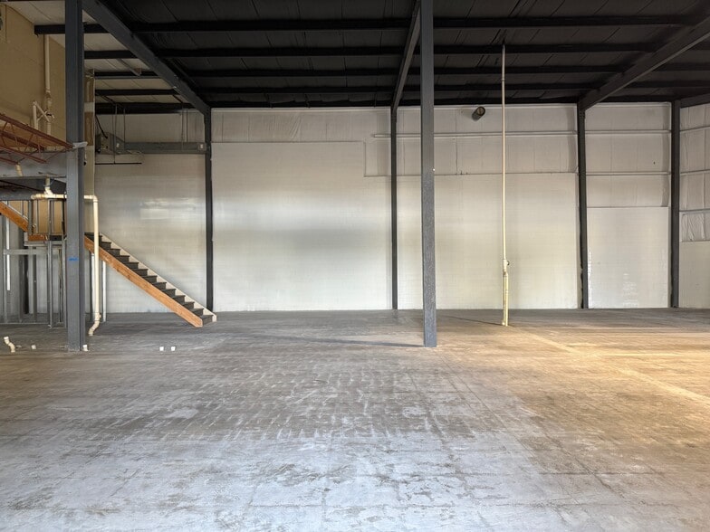 More Photos Of 1190 Pompton Ave, Cedar Grove General Retail For Lease