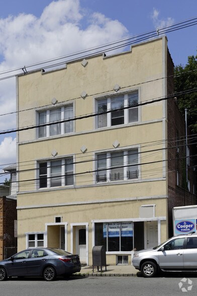 Primary Photo Of 5 Montgomery St, Bloomfield Apartments For Lease
