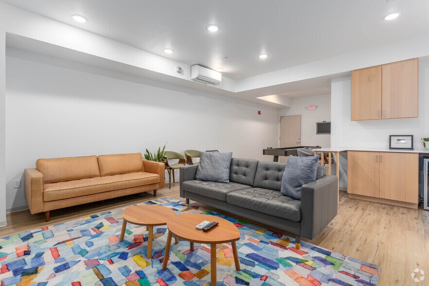 More Photos Of 3046 17th Ave W, Seattle Apartments For Lease