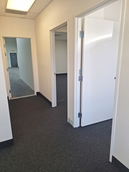 More Photos Of 4460 W Reno Ave, Las Vegas Light Manufacturing For Lease