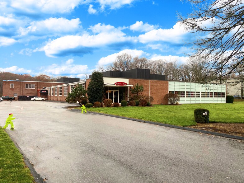 More Photos Of 141 Danbury Rd, Wilton Office For Sale