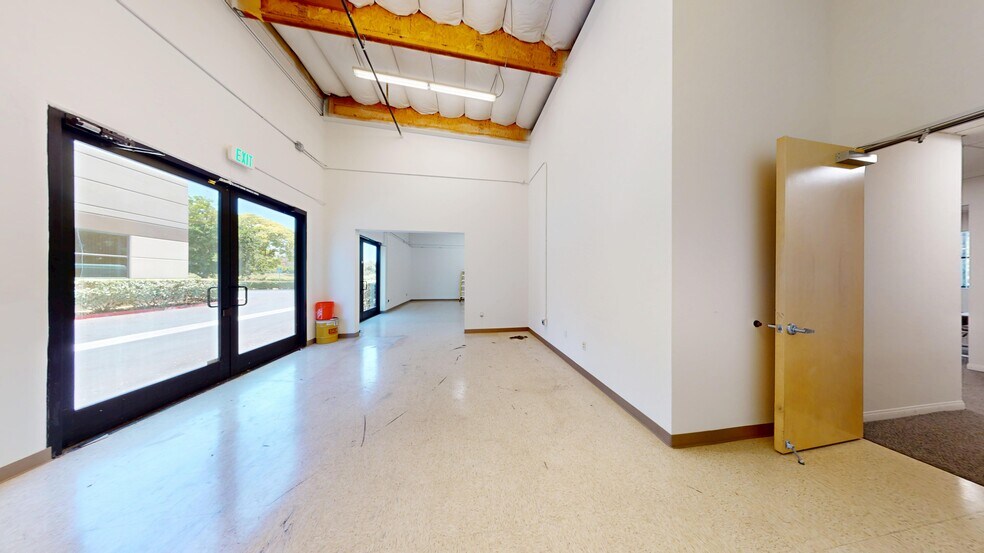 More Photos Of 27 Spectrum Pointe Dr, Lake Forest Flex For Sale