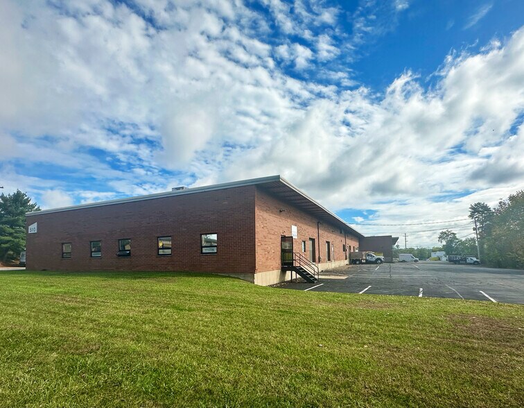 More Photos Of 510-550 Seco Rd, Monroeville Flex For Lease