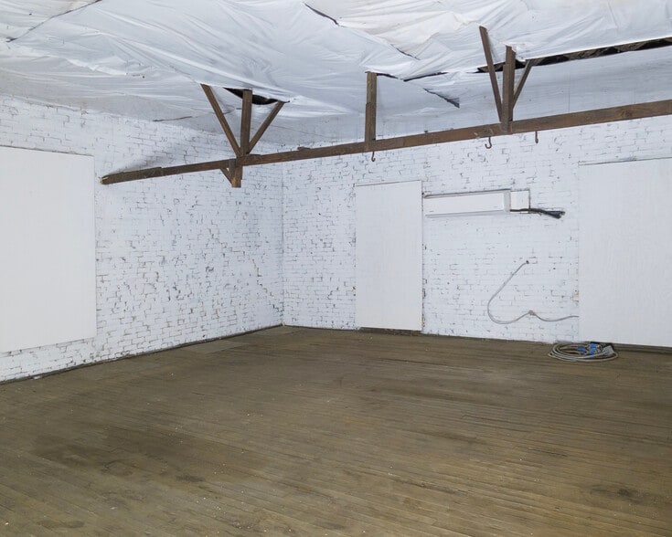 More Photos Of 411 Horace St, Cincinnati Light Manufacturing For Sale