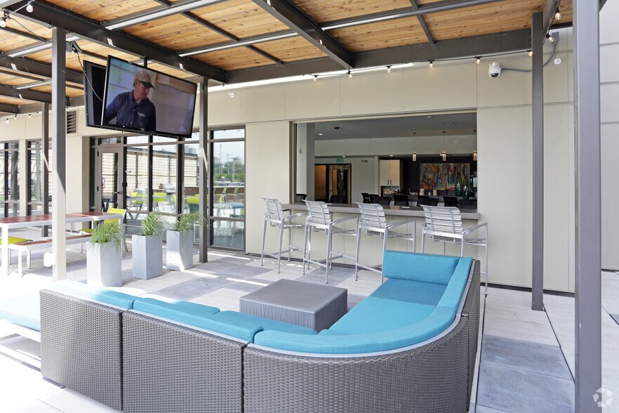 More Photos Of 1415 Cuming St NE, Omaha Apartments For Lease