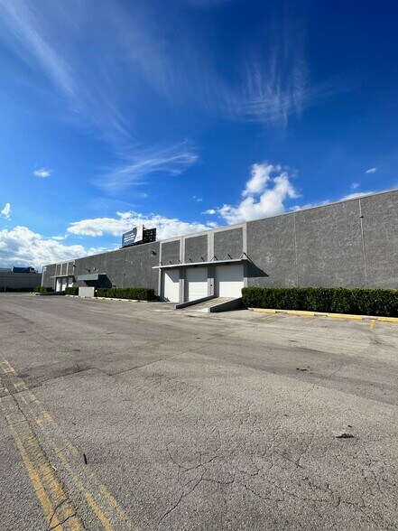 More Photos Of 7860-7960 NW 76th Ave, Medley Warehouse For Lease