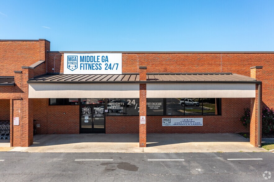 More Photos Of 140 W Dykes St, Cochran Supermarket For Lease
