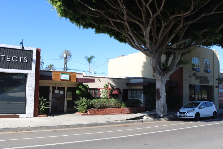 More Photos Of 7121 W Manchester Ave, Los Angeles Medical For Lease