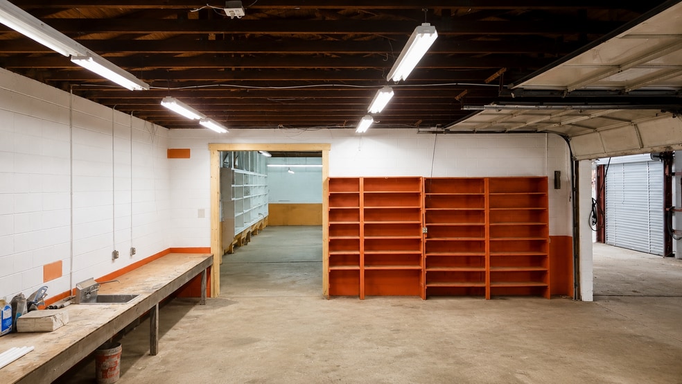 More Photos Of 5114-5116 Stepp Ave, Jacksonville Warehouse For Sale