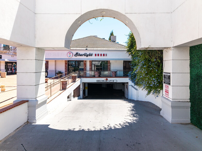 More Photos Of 15928 Ventura Blvd, Encino Storefront Retail Office For Lease