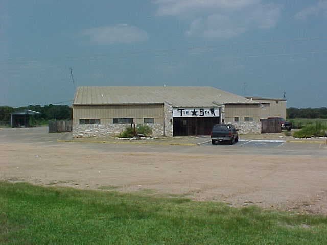 More Photos Of 3492 N US Highway 77, Giddings Warehouse For Lease