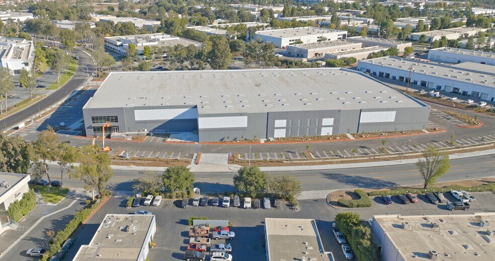 More Photos Of 1300 Lawrence, Thousand Oaks Manufacturing For Lease