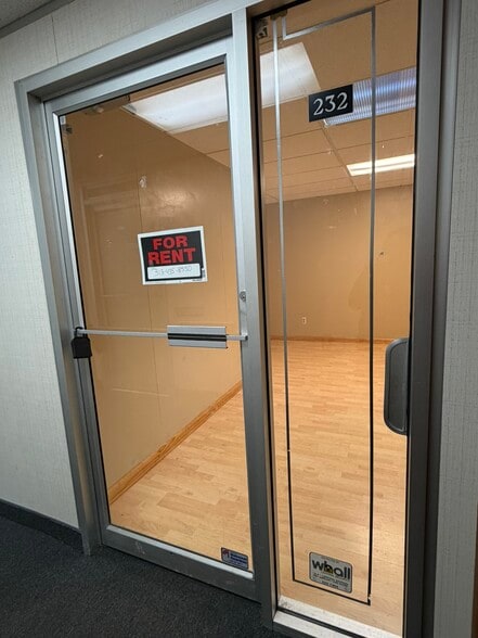 More Photos Of 25140 Lahser Rd, Southfield Office For Sale