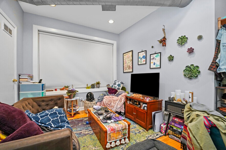 More Photos Of 4363 N Lincoln Ave, Chicago Storefront Retail Residential For Sale