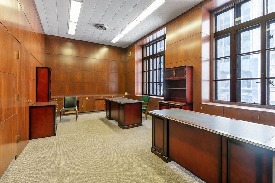 More Photos Of 175 W Washington St, Chicago Office For Sale