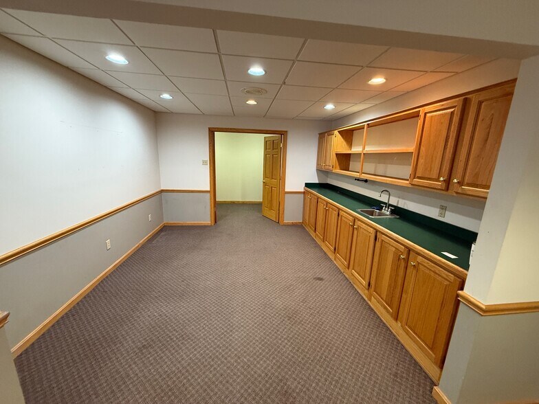 More Photos Of 255 Park Pl, Chagrin Falls Loft Creative Space For Sale