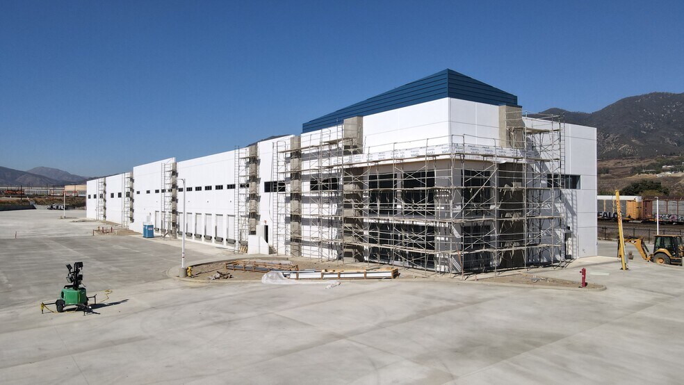 More Photos Of 19472 Cajon Blvd, San Bernardino Truck Terminal For Lease