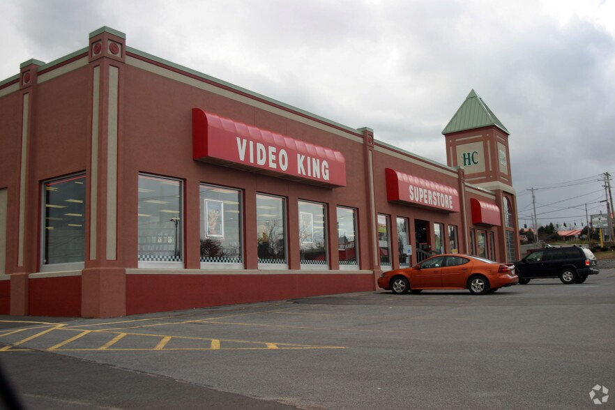 More Photos Of 11-19 4th Ave, Oswego General Retail For Lease