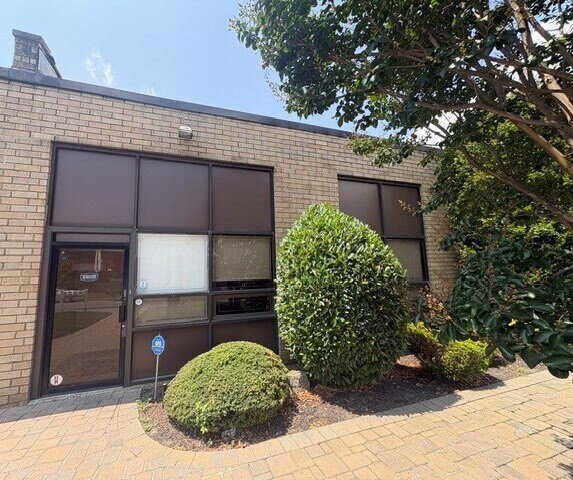 More Photos Of 38 Kean St, West Babylon Distribution For Lease
