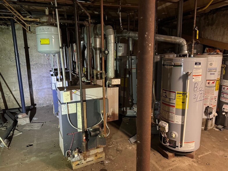 More Photos Of 450-460 Franklin Ave, Hartford Storefront Retail Residential For Sale