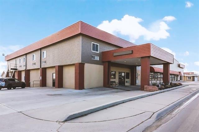 Primary Photo Of 612 W B St, McCook Hotel For Sale
