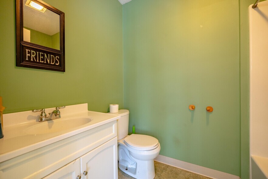 More Photos Of 3249 Coral Rd, Malvern Office For Sale