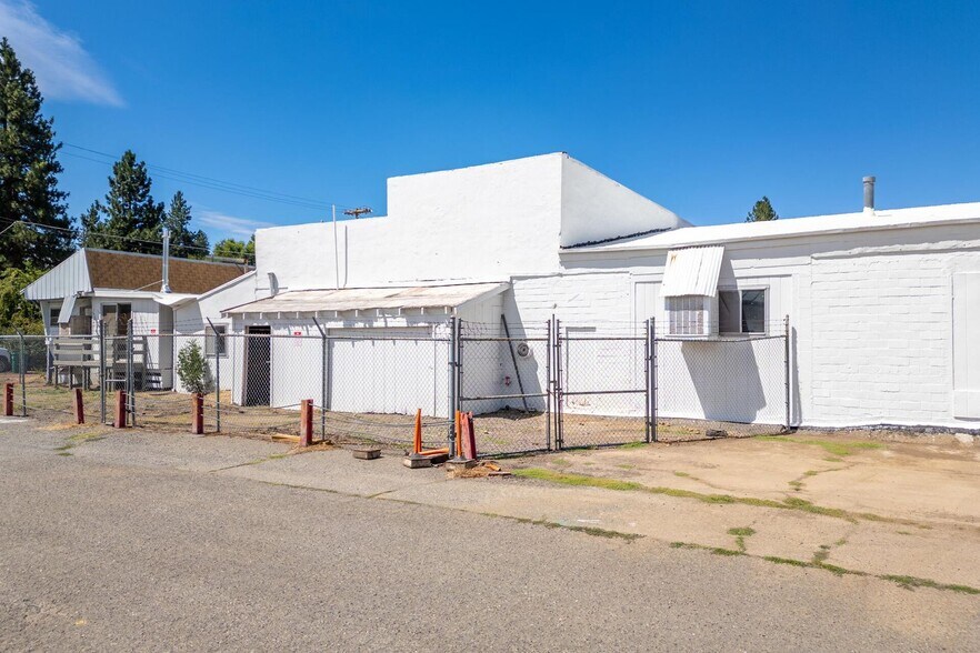 More Photos Of 37087 Main St, Burney Showroom For Sale