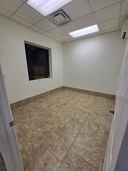 More Photos Of 7997 Mercantile St, North Fort Myers Warehouse For Sale