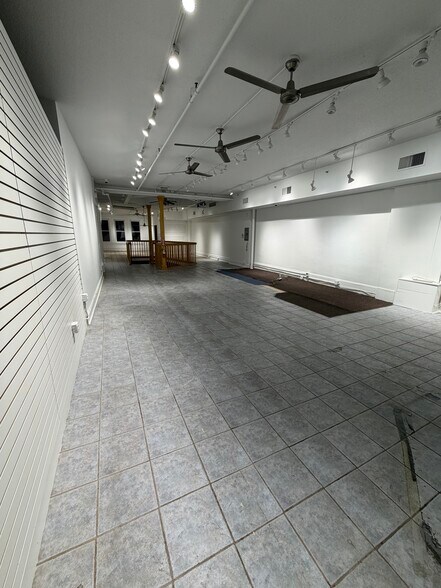 More Photos Of 189 Main St, Northampton Storefront Retail Office For Lease