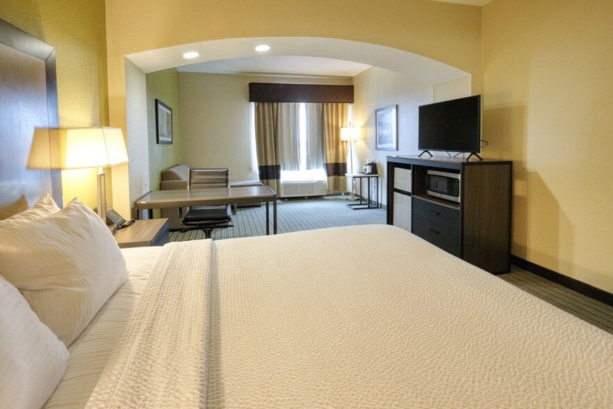 More Photos Of 10446 Interstate 37, Corpus Christi Hotel For Sale