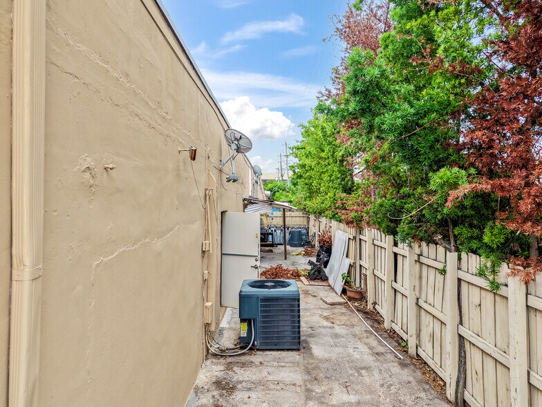 More Photos Of 1501 NW 1st Ct, Boca Raton Light Distribution For Lease