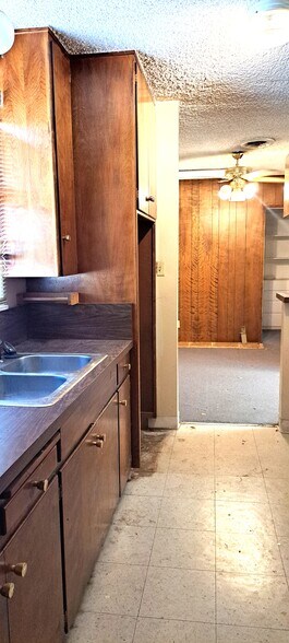 More Photos Of 1519 6th St, Bakersfield Office Residential For Sale