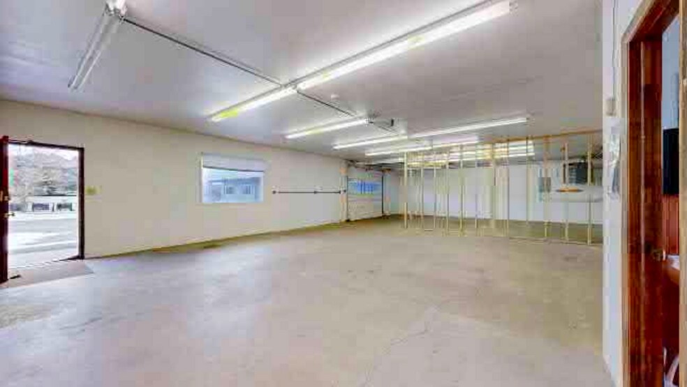 More Photos Of 950 Comanche St, Estes Park Light Manufacturing For Sale