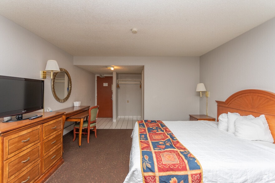 More Photos Of 1800 Miami St, Toledo Hotel For Sale
