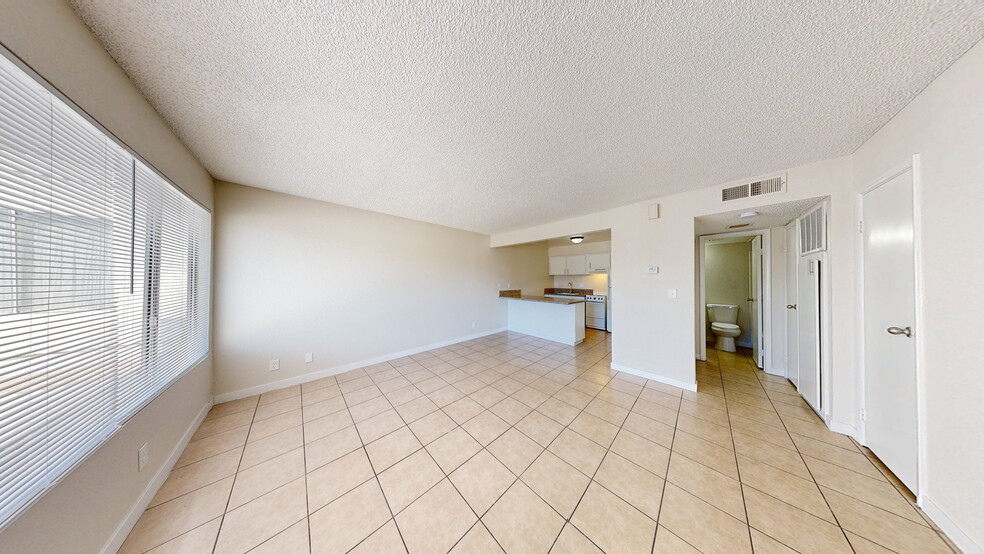 More Photos Of 5800 Bromley Ave, Las Vegas Apartments For Sale