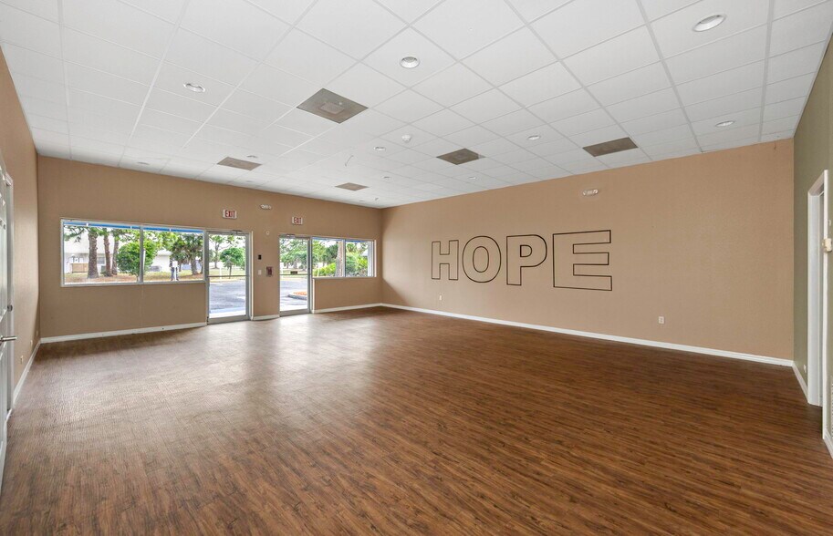 More Photos Of 655 N Indiana Ave, Englewood Medical For Sale