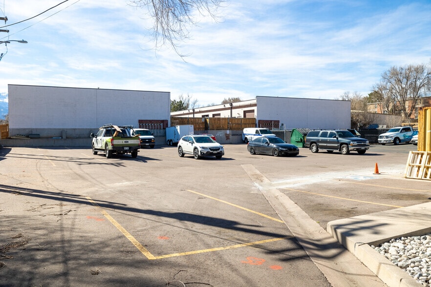 More Photos Of 902 N Circle Dr, Colorado Springs Office For Lease