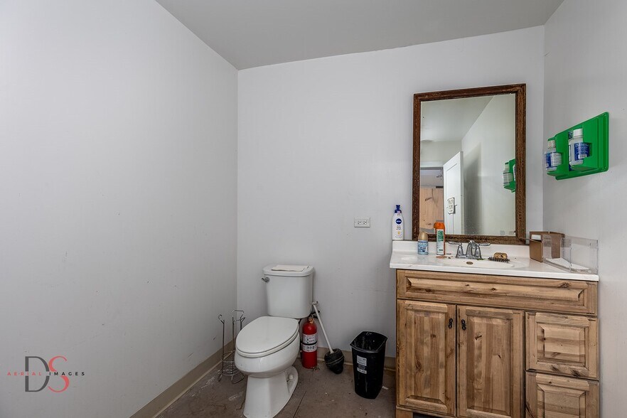 More Photos Of 611 E Dayton Rd, Ottawa Warehouse For Sale