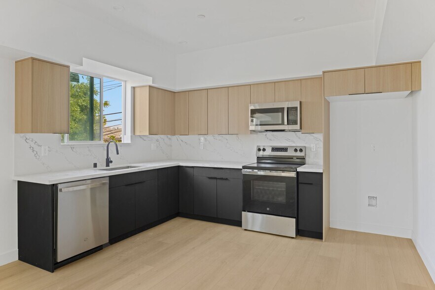 More Photos Of 4511 Rosewood Ave, Los Angeles Apartments For Sale