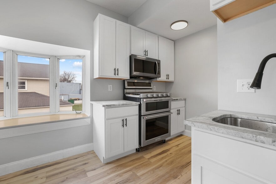 More Photos Of 1890 S High St, Columbus Light Distribution For Sale