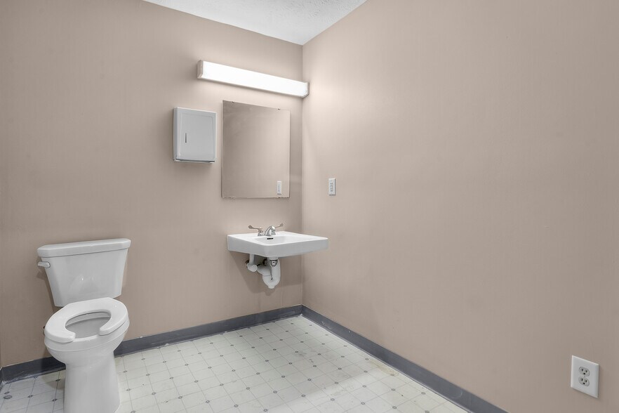 More Photos Of 5551 S Belmont Ave, Indianapolis Warehouse For Lease