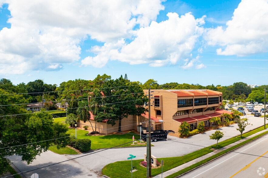 More Photos Of 2650 Bahia Vista St, Sarasota Medical For Sale