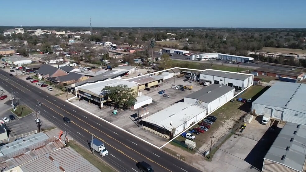 Primary Photo Of 610 Frazier St, Conroe Light Manufacturing For Sale