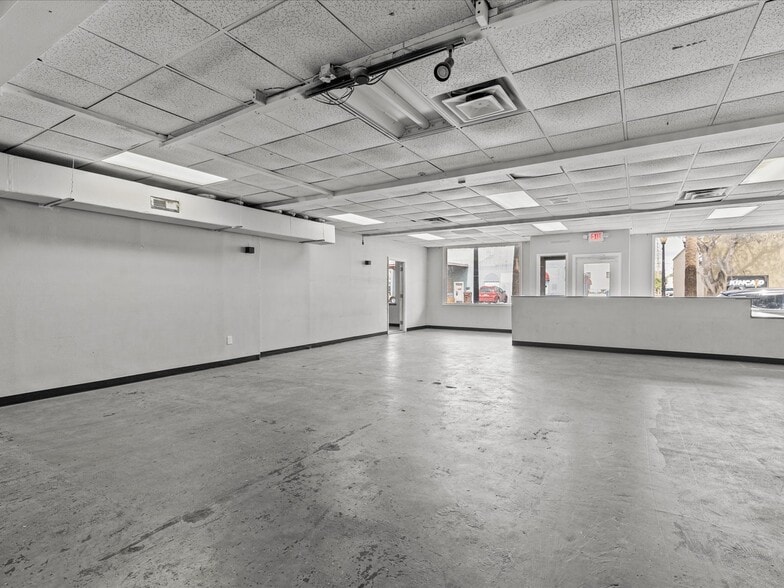 More Photos Of 61 W Central Ave, Lake Wales Flex For Sale